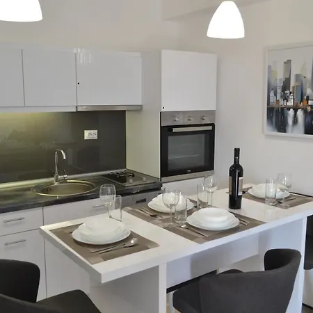 Quattro Aparthotel 3*